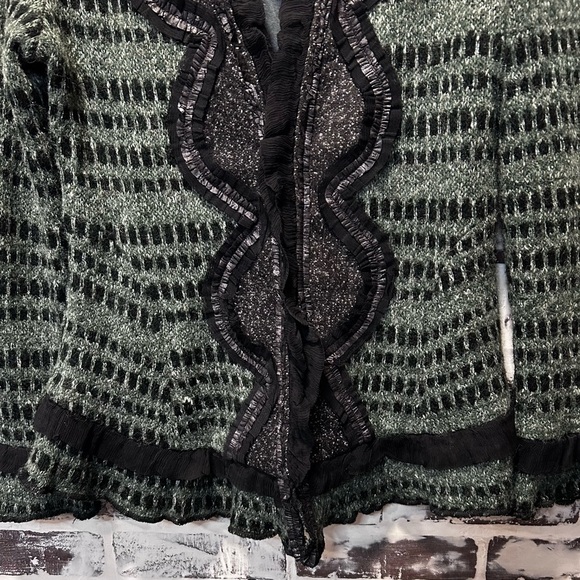 Dolce Cabo Green Black Textured Ruffled Quiet Luxury Boho Cardigan Sweater Sz M - Picture 4 of 7